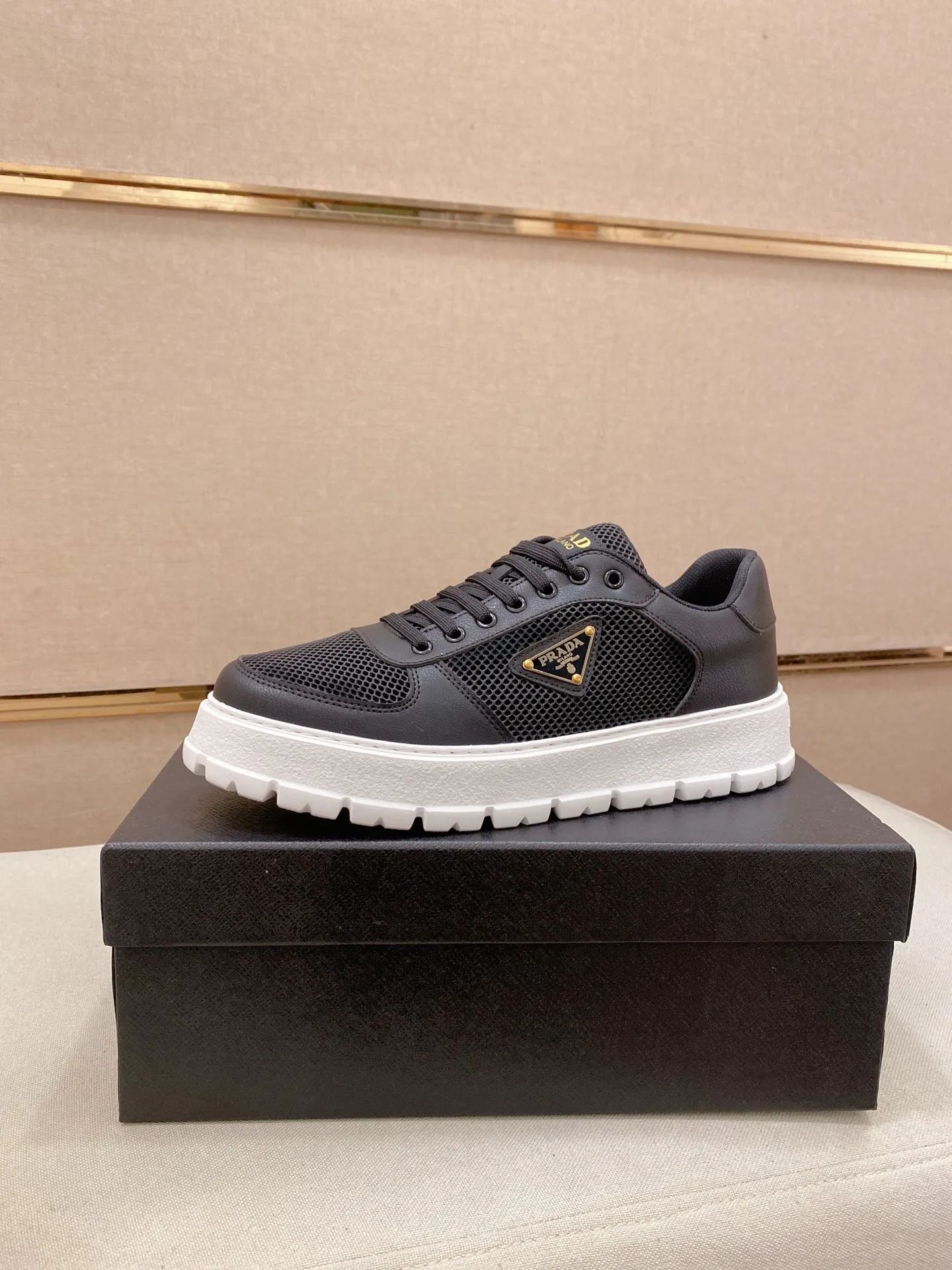 Men's men's shoes💰: 440💰[Prada～Prada] Trendy new styles are on the market. Same style as the official website. Counter quality. Original version. [Strong] [Strong] Imported selected first-layer cowhide. Comfortable and breathable sheepskin lining, fine workmanship, upper layer made of 100% pure cowhide, original last shape, comfortable on the feet, shoe sizes 38 to 44